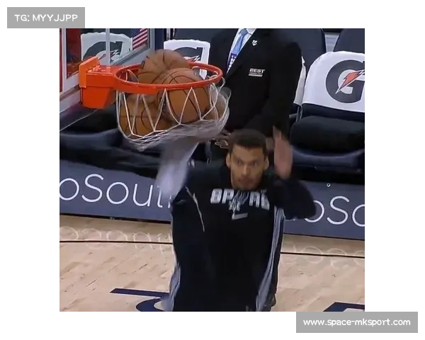 文班亚马踢球花絮：接近世界纪录的篮筐表演